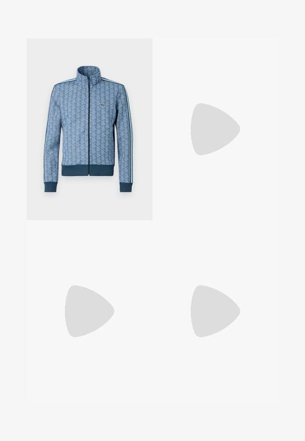 Mėlyna užtrauktuku užsegama striukė su geometriniu raštu, įsiūtomis guminėmis rankovėmis ir apačia bei kontrastingomis šoninėmis juostelėmis. Ant krūtinės yra mažas logotipas.; Jūrinės laivyno ilgos rankovės marškiniai, pagaminti iš medvilnės, su apvaliu iškirpimu ir mažuoju žaliu krokodilu logotipu kairiajame krūtinės šone.; Mėlynos džinsinės kelnės su siauru siluetu, turinčios mygtuko užsegimą, klasiką primenančią penkių kišenių konstrukciją ir šiek tiek išblukusių dėmių palei kojas, suteikiančių dėvėtą išvaizdą.; Lacoste sportbačiai tamsiai pilki, pagaminti iš tinklinės ir sintetinių medžiagų, su tekstūruotu padu ir rudomis detalėmis ant apykaklės bei prekės ženklo.