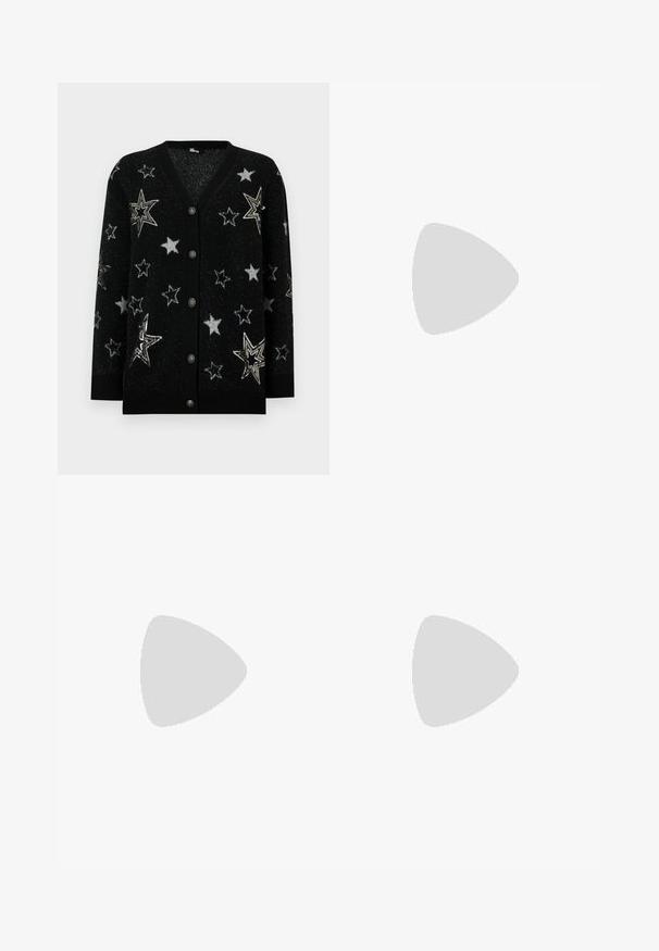 Cardigan noir avec un col en V, orné d'étoiles argentées et une finition texturée. Cinq boutons sur le devant ; poignets et ourlet côtelés.; Haut marron sans manches au design drapé, un côté froncé avec une sangle texturée et un détail de boucle adjustable. Finition en tissu lisse.; Jupe noire à rayures avec un ourlet asymétrique, présentant des bords bruts. Fabriquée en tissu léger avec une texture lisse.; Bottines en cuir noir à bout arrondi, avec fermeture éclair sur le côté, petit talon carré et coutures soignées. Surface texturée avec une finition lisse.