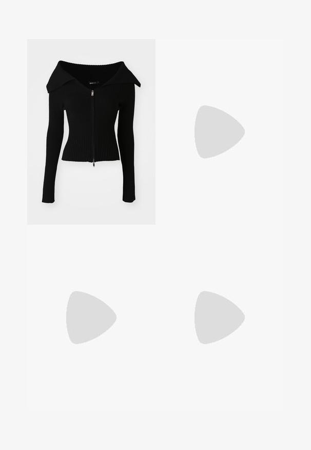 Juodas įrengtas kardiganas su dideliu apykakle, ilgomis rankovėmis ir priekiniu užtrauktuku. Audinys atrodo minkštas ir tekstūruotas.; Balta medvilnės marškinėliai trumpomis pūstomis rankovėmis, papuošti mažomis sidabrinėmis detalėmis ant rankovių. Klasikinis apvalus iškirpimas, laisvas siluetas.; Plati kojinės tamsiai mėlynos spalvos audiniu su vagelėmis. Turi lygų juosmenį ir laisvą siluetą, kuris siekia iki pusės blauzdos.; Juoda odinė smailiagalė aukštakulnio bateliai su kulkšnies dirželiu ir storu kulnu. Lygus paviršius, elegantiškas dizainas ir minimalistiška estetinė. 