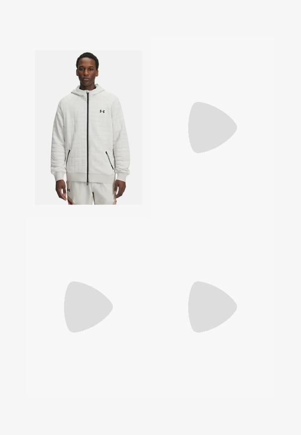 Bela kvačkana kapuca s zadrgo in črnimi detajli, ki ima kapuco, elastične manšete in stranske žepe. Logotip je viden na prsih.; Črna kratka športna majica z dolgimi rokavi iz tkanine, ki odvaja vlago in je raztegljiva. Ima okroglo ovratnico in majhen beli logotip na prsih.; Črne atletske hlače z gladko teksturo, ožjega kroja, elastičnim pasom in stranskimi žepi. Imajo majhen logotip na levem stegnu.; Črne in sive atletske čevlje z mrežasto zgornjim delom, odsevnimi detajli in belim srednjim podplatom. Imajo strukturiran gumijast podplat in vezalke.