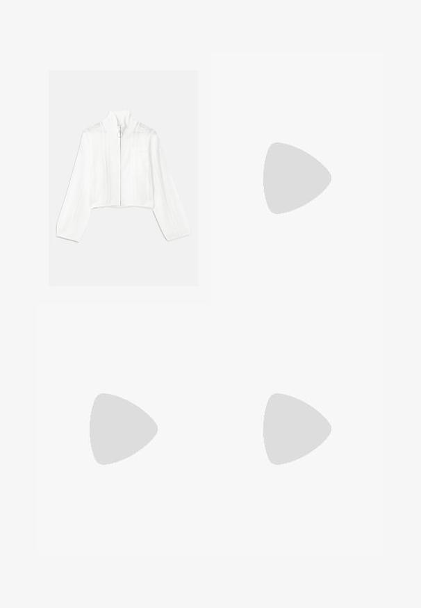 Valge lühike tõmblukuga jakk kõrge kraega, millel on võrgusilmast detailid ja eesmine tasku. Valmistatud tekstureeritud kudumstoffist. Ümar tõmbluku tõmme.; Valge lühikeste varrukatega soonikutega viimistletud ringkaelusega kampsun, millel on sile tekstuur.; Mustad põlvpüksid kõrge vöökohaga, valmistatud venivast kangast. Esiküljel on vertikaalsed õmblusdetailid ja sile tekstuur.; Must hõbedavärvi patendiga slingback kontsakingad terava varbaga, kitsas konts ja peene lõikega disain. Statistika on kuldne pandla rihmal.