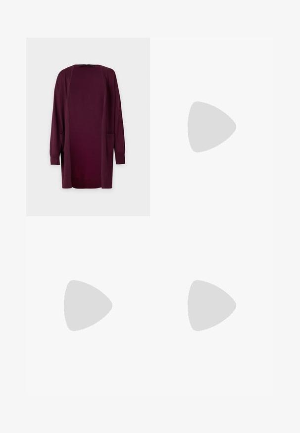 Vero Moda VMSILJE OPEN - Neuletakki - winetasting; Musta lyhythihainen t-paita pyöreällä kaula-aukolla, valmistettu pehmeästä puuvillakankaasta. Yksinkertainen malli, ei näkyviä logoja tai kuvioita.; Yksiväriset farkut leveällä lahkeella, joissa on vaaleasta tummansiniseen häipyvä väri, korkea vyötärö, vyölenkit ja yhteensopiva kangasvyö. Rakennefarkkujen pinta.; Mustat nahkakengät, joissa on lättihenkinen korko, pyöreä kärki ja perinteinen nauhakiinnitys. Ominaisuuksiin kuuluu sileä pintakuvio ja minimaalinen yksityiskohtaisuus.