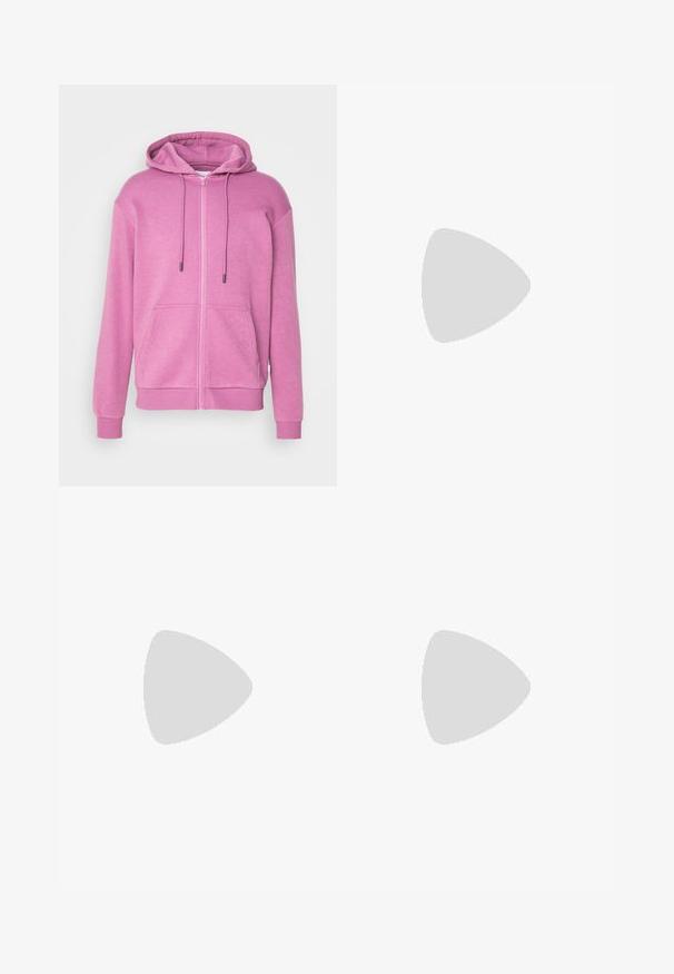 Jack & Jones JJEBRADLEY ZIP HOOD - Sweat zippé - bordeaux; T-shirt en coton noir à manches courtes, col rond, avec un petit logo Nike blanc sur la poitrine supérieure gauche. Texture lisse. Coupe classique.; Pantalons cargo noirs en tissu résistant, dotés de plusieurs poches, d'une fermeture par bouton et d'une coupe slim avec des jambes fuselées.; Des chaussures de sport noires avec un tissu texturé et des semelles en caoutchouc, dotées de lacets élastiques et d'un accent bleu au talon. Portées avec un pantalon en denim clair.