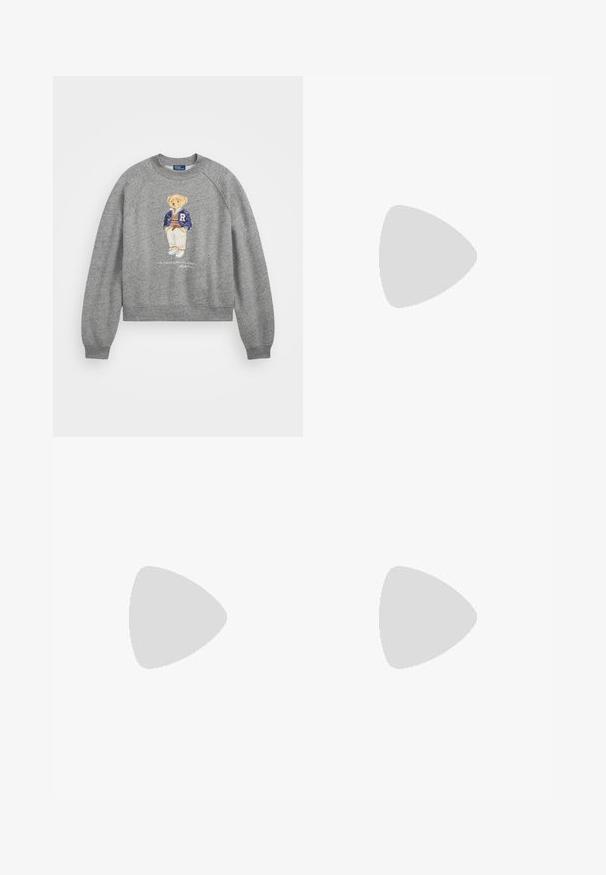 Polo Ralph Lauren POLO BEAR OVERSIZE FLEECE CREWNECK - Sweater - dark vintage heather; Zwarte katoenen T-shirt met korte mouwen, ronde hals en een klein wit logo op de linker benedenkant. Klassieke, rechte pasvorm met minimale details.; Zwarte op maat gemaakte broek met een hoge taille, voorzien van plooien aan de voorkant, een recht gesneden ontwerp en een omslagrand. Gemaakt van een soepele stof.; Zwarte leren kniehoge laars met een ronde neus, drie gespen aan de bovenkant en een gespsluiting aan de zijkant. Platte zool en een gladde textuur.