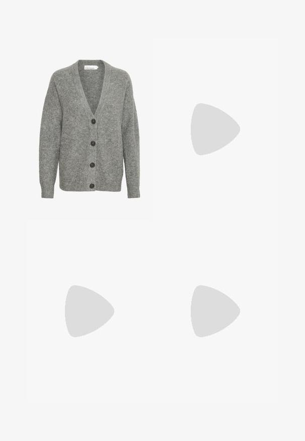Cardigan grigio a maglia con scollo a V, cinque grandi bottoni lungo la parte anteriore e polsini a costine. Realizzato in un morbido tessuto texturizzato.; Top nero a maniche corte realizzato in tessuto elastico, con un design aderente e dettagli arricciati sui lati. Texture liscia, forma classica.; Pantaloni culotte neri in poliestere con una cintura elastica, due pieghe frontali e una silhouette ampia. Nessun motivo visibile o dettagli in metallo.; Bershka Sandali con tacco - black