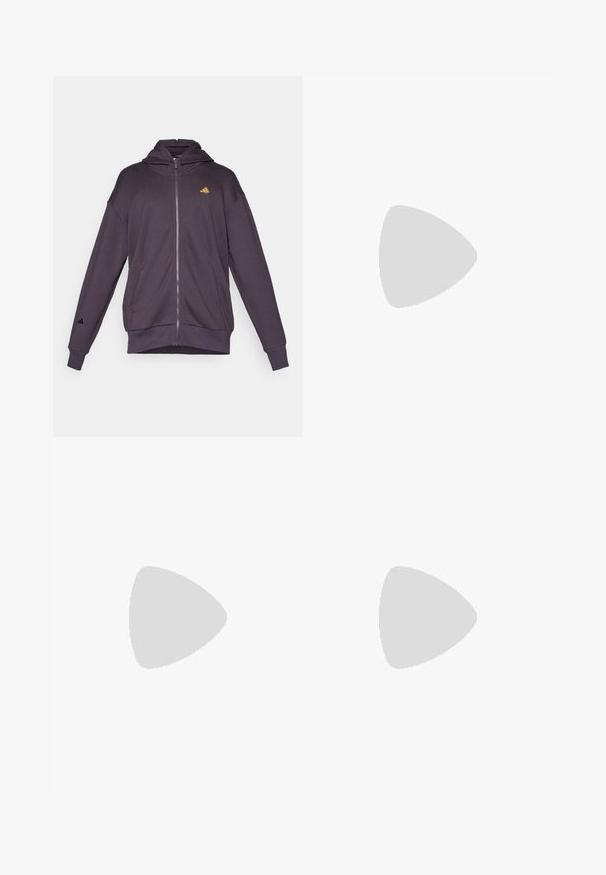 Μωβ φούτερ με φερμουάρ φτιαγμένο από μαλακό ύφασμα, με μεγάλη κουκούλα, μπροστινές τσέπες και κεντημένο λογότυπο στο στήθος και το μανίκι.; Λευκό αθλητικό μπλουζάκι με κοντά μανίκια, κατασκευασμένο από ύφασμα που απορροφά την υγρασία. Διαθέτει μαύρο λογότυπο στην αριστερή πλευρά του στήθους και μοτίβο στη εσωτερική γραμμή του λαιμού.; Μαύρο αθλητικό παντελόνι με ελαστική μέση, λευκές πλαϊνές ρίγες και ένα μικρό λευκό λογότυπο στο μηρό. Φτιαγμένο από απαλή, ελαφριά ύφανση.; Μαύρα αθλητικά παπούτσια με υφασμάτινη άνω επιφάνεια κώνου, λευκές διακοσμητικές ρίγες, μαξιλαρωτή σόλα και ενισχυμένη φτέρνα για στήριξη.