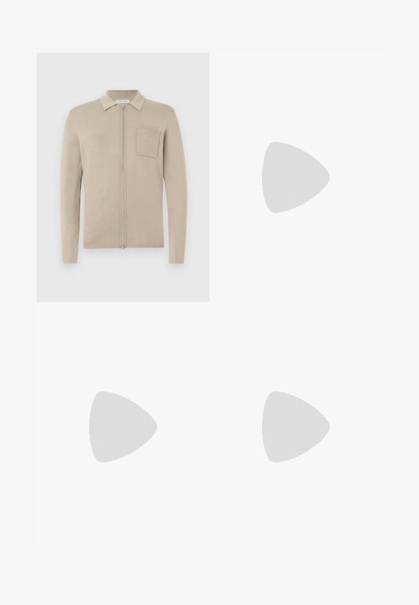 Cardigan bej cu fermoar, mâneci lungi, guler și buzunar frontal. Fabricat dintr-un material tricotat moale, având o textură netedă și un design minimalist.; Cămașă albă din bumbac cu mâneci lungi, decolteu rotund, fante pe laterale la baza, cu o textură netedă, expusă din spate.; Jeans din denim bleu deschis cu un design drept, cinci buzunare, închidere cu buton, decolorare minimă și detalii de cusătură în contrast.; Adidași albi cu o suprafață din piele netedă și un profil jos. Au un vârf rotunjit, șase orificii pentru șireturi și o talpă din cauciuc texturată.