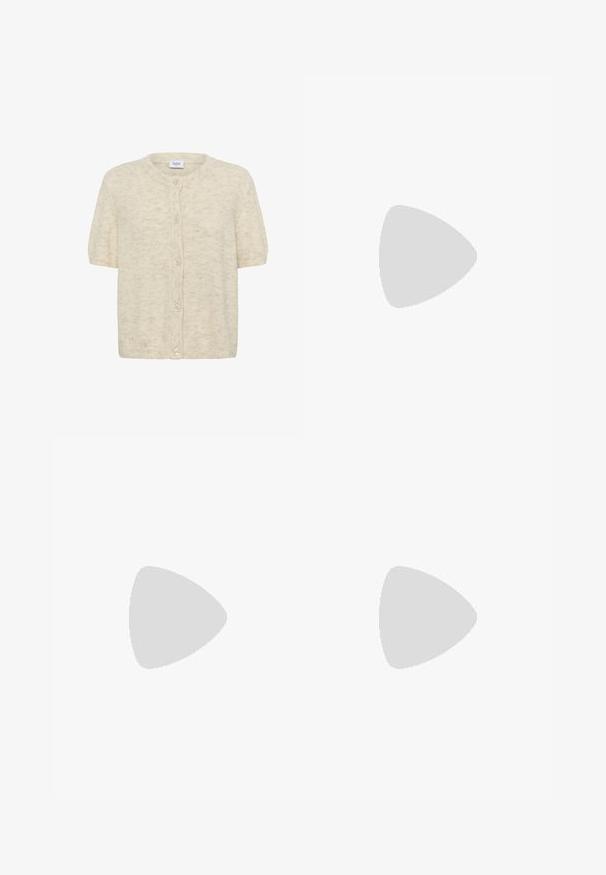 Kortärmad, krämfärgad cardigan gjord av ett mjukt, texturerat tyg med rund halsringning och sex knappstängningar fram.; Vit ärmlös topp med rundad halsringning, featuring en subtil textur, detalj med nyckelhål i ryggen och rak nederkant.; Vita vida byxor i vid passform gjorda av ett lättviktsmaterial. Har en elastisk midja med dragsko och sidofickor. Slät textur.; Platta sandaler med en brun gummisula, designade med tre överlappande vita läderspännen och en liten rosett i mitten.