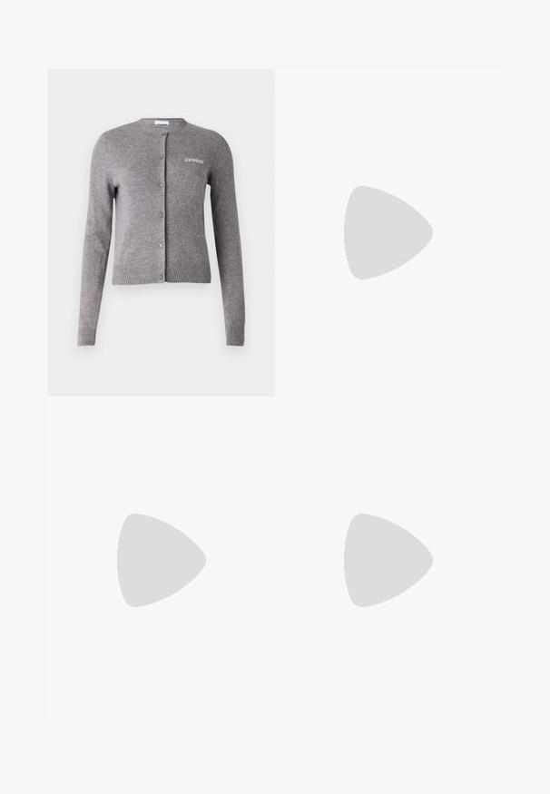 Hallus hall kašmiirkardigan ümmarguse kaelusega, pikkade varrukatega, ribakujuliste mansettide ja servadega. Kardiganil on nööpide sulgemine ja rinnal väike broderi logo.; Puuvillane T-särk horisontaalsete tumesiniste triipudega valgel taustal. Rinnal on kiri "Tommy Hilfiger" kantud kursiivis. Ümmargune kaelus.; Kurtitudega valge seelik musta elastse vööga, millel on "LACOSTE" logo. Keskmise pikkusega disain pehme tekstuuriga.; Valged nahast tennisetossud paksu valge tallaga, musta sametist kontsakeeuga ja külje peal riigilogo reljeefne kujundus. Lukkeskeem kuue silmaauguga.; Mustad suured mustad prillid geomeetrilise kujuga, tumedate läätsedega ja kontrastse halli detailiga raamidel. Logo käe peal.