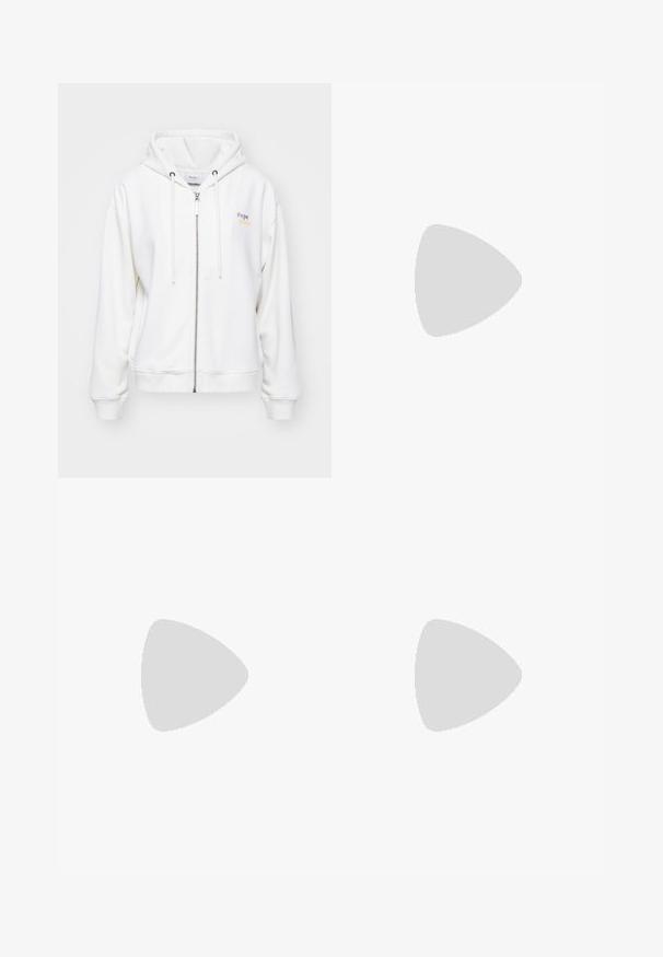 Hoodie zippé blanc en matériau doux, doté d'une capuche avec cordon de serrage et d'un logo en couleurs pastel sur le côté gauche. Poignets et ourlet côtelés.; Haut blanc à épaules dénudées, à manches longues, fabriqué en matériau côtelé. Design ajusté avec une texture lisse et un ourlet droit.; Pantalons larges noirs en tissu durable, dotés d'une fermeture à bouton à l'avant, de deux poches latérales et d'une texture lisse.; Baskets en daim noir avec des accents blancs, lacets plats et semelle en caoutchouc marron. Présente un logo sur le côté et un dessus texturé pour une meilleure adhérence.
