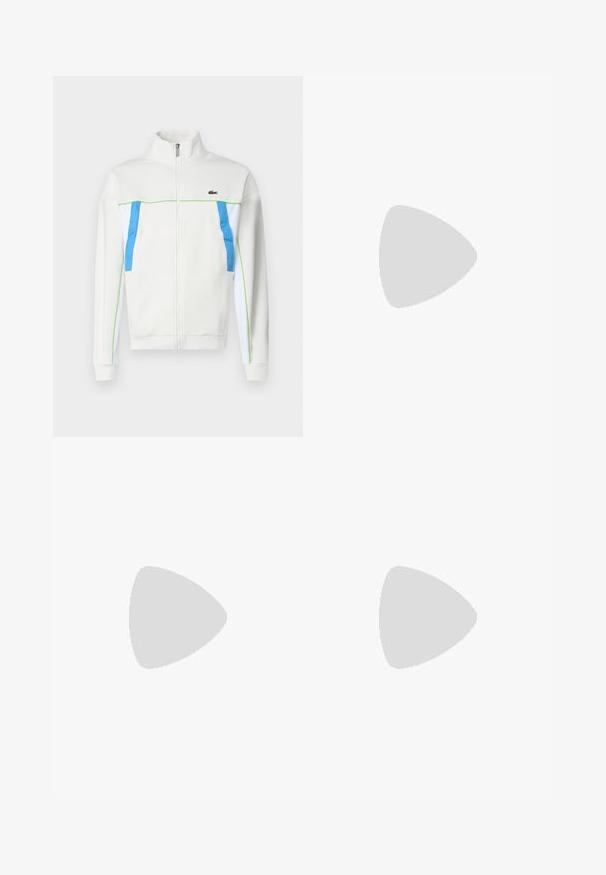Bijela jakna sa zipom i plavim te zelenim naglascima. Ima visoki ovratnik, bočne džepove i logo na prsima. Glatka tekstura tkanine.; Bijela pamučna majica kratkih rukava s rebrastim ovratnikom koja ima zelene i crne pruge; mali zeleni izvezeni logo na lijevoj strani prsnog koša.; Svijetloplave traperice, ravnog kroja, s pet džepova i vidljivim dugmetom na prednjem dijelu, sa kontrastnim šavovima.; Bijele tenisice s glatkom teksturom, s zelenim akcentom na peti i malim izvezenim logotipom krokodila sa strane.