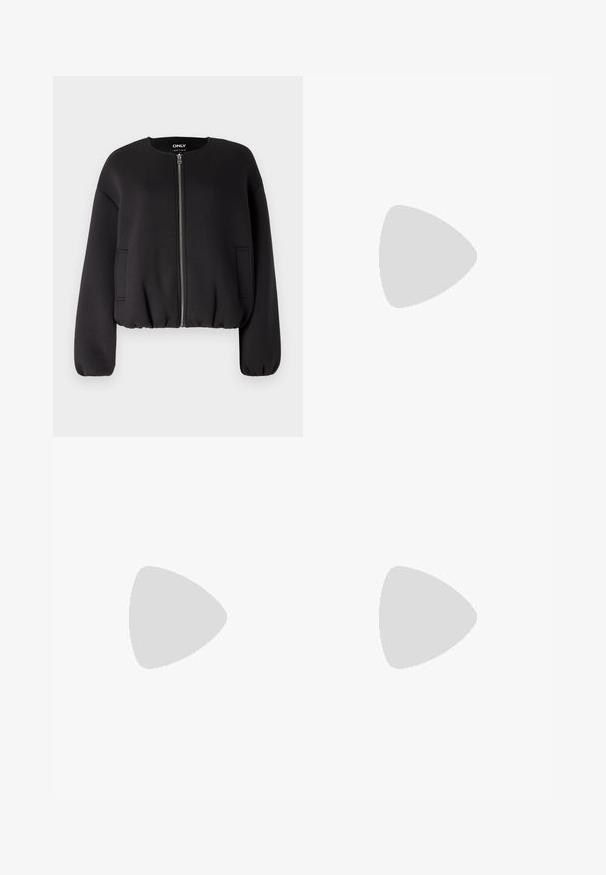 ONLY ONLELLIE JACKET  - Giubbotto Bomber - black; Maglia a maniche lunghe bianca a collo alto realizzata in tessuto morbido ed elastico. Presenta un colletto alto e un design aderente, senza motivi o decorazioni visibili.; Jeans a gamba larga di colore azzurro chiaro realizzati in denim, con vita alta, design a cinque tasche e leggera scoloritura per un aspetto vissuto.; Sneakers platform bianchi realizzati in materiale sintetico liscio, con punta arrotondata, design con lacci e suola in gomma texture. Accento nero nel tallone.