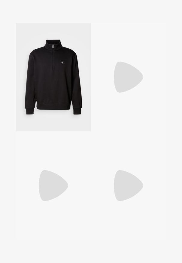 Pulover negru cu mâneci lungi, cu fermoar la gât, confecționat dintr-un material moale, având un guler înalt și un mic logo brodat pe pieptul stâng.; Tricou alb din bumbac, cu un logo negru "CK" și textul "Calvin Klein Jeans", cu mâneci scurte și un guler clasic rotund.; Blugi din denim albastru, cu o croială slim, talie medie, design cu cinci buzunare, spălare uzată și ușoare riduri pe partea din față și din spate.; Pantofi de drumeție negri cu un design stratificat, material texturat și talpă din cauciuc, cu zone întărite și sistem de șireturi.
