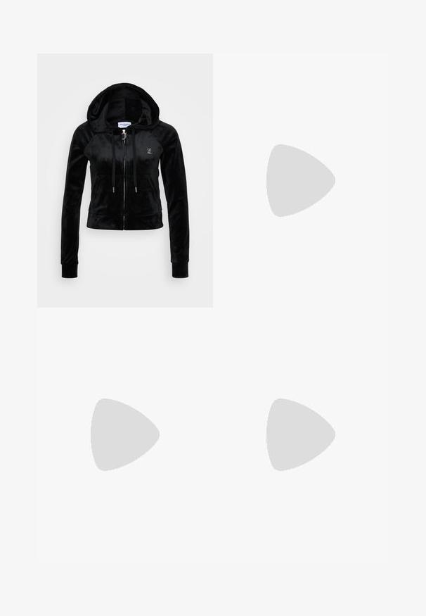 Casaco com fecho éclair e capuz preto, feito de material velour suave. Apresenta bolsos frontais, cordões e um pequeno logótipos no peito.; T-shirt preta de manga curta, feita de algodão. Apresenta um decote redondo, um corte relaxado e uma bainha limpa, sem padrões ou ferragens visíveis.; Calças largas pretas com um cinto franzido, apresentando dois bolsos laterais e um tecido suave e leve. Sem padrões ou ferragens visíveis.; Sneakers pretos com sola de borracha robusta, parte superior de tecido texturizado, bico redondo e design de atacadores. Apresenta ilhós reforçados e uma alça na parte posterior.