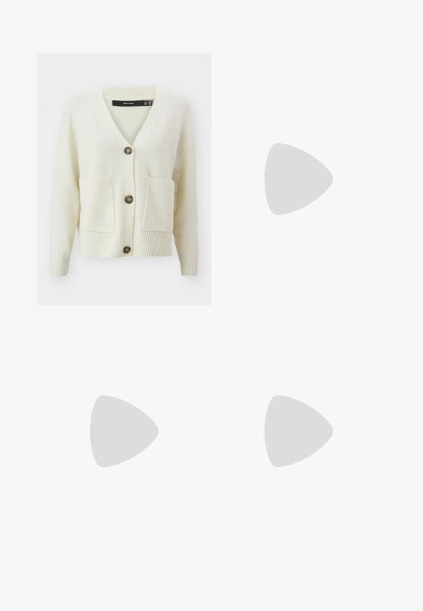 Vero Moda creme cardigan med V-udskæring, tre knapper, struktureret stof og to frontlommer med ribbet kant ved ærmer og kant.; Stradivarius ÄRMELLOSES  - Top - black; Stradivarius Jeans Relaxed Fit - white; Bershka Højhælede sandaletter / Højhælede sandaler - black