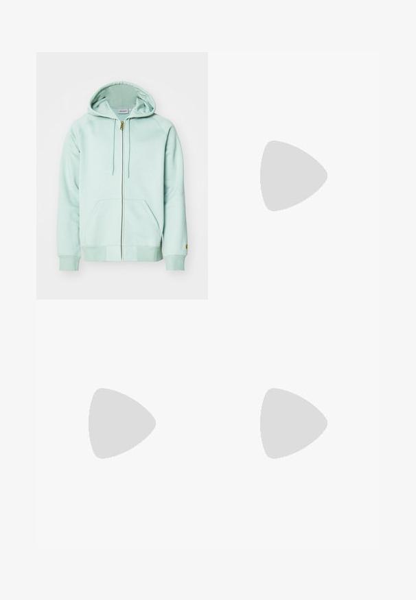 Lys mintgrønn zip-up hettegenser laget av mykt stoff. Har snor i hetten, to frontlommer og ribbede mansjetter. Merke/logo på ermet.; Hvit bomull t-skjorte med korte ermer, rund hals og en svart Nike-logo på venstre bryst. Jevn tekstur og klassisk passform.; Lyse beige vide bukser laget av bomull. Har frontlommer og knappelukking. Jevn tekstur med subtile vertikale linjer.; Hvite atletiske joggesko med glatt overdel, snøring, polstret såle og synlig luftenhet med røde detaljer på merket.