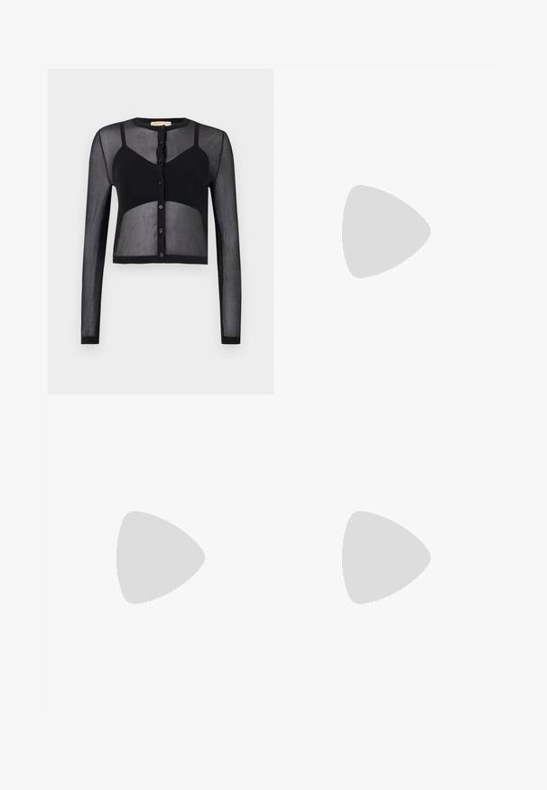 Crni skraćeni kardigan s dugim rukavima, napravljen od prozirnog materijala. Ima kopčanje na dugmad i kontrastne čvrste dijelove za teksturu i vizualni interes.; Kratki rukavi, prugasti top u krem i tamnoplavoj boji, sa okruglim izrezom i kutijastim dizajnom od teksturirane tkanine.; Polo Ralph Lauren HIGH RISE RELAXED STRAIGHT TROUSER - Hlače - black; Crne kožne sandale s remenčićem i šiljastim vrhom, malim potpeticama i dekorativnom kopčom na gornjem dijelu. Glatka tekstura, minimalistički dizajn.