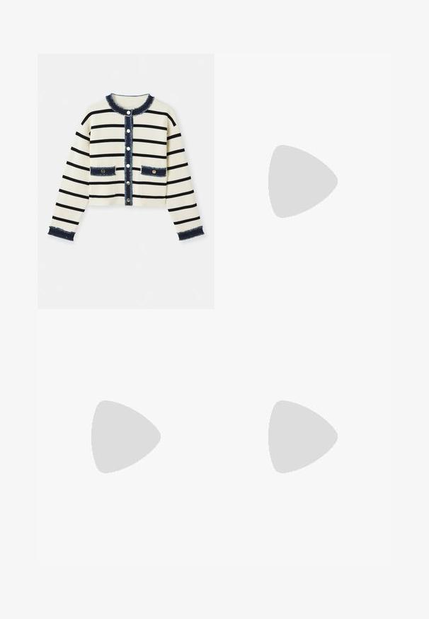 Cardigan rayat cu o textură ribbed, bază crem, dungi negre și accente din denim la guler, buzunare și manșete. Prezentă nasturi argintii.; Victoria Beckham TRENCH DRESS - Rochie cocktail/Rochie petrecere - ivory; Pumping din piele maro cu vârful ascuțit și un toc rotund unic. Textură netedă, design elegant și detalii minimaliste.; Geantă de mână de culoare crem, cu un mâner rotunjit, închidere cu fermoar și detaliu cu franjuri. Prezintă o textură de piele netedă și o margine din material contrastant.