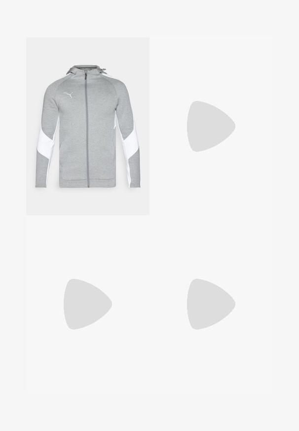 Grå zip-up jakke lavet af blødt stof, med hvide sidepaneler, en hætte og et lille logo på brystet. Glat tekstur, atletisk pasform.; Lyseblå kortærmet fodboldtrøje med mørkeblå detaljer, prydet med et struktureret mønster, rund halsudskæring og logoer på brystet og ærmerne.; Sorte sportsbukser lavet af letvægtsstof. De har en elastisk linning, sidelommer og grå logoer på hver side.; Sort fodboldstøvle med en tekstureret syntetisk overdel, sølvdetaljer og snørebånd. Funktionen inkluderer en formet sål med synlige stød for bedre greb.