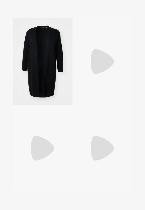 Vero Moda Curve VMCSABA POCKET COATIGAN - Kofta - black; Tre åtsittande T-shirts i vitt, grått och svart. Var och en har en bred rundad halsringning och korta ärmar. Tillverkade av mjukt, stretcht tyg.; Svarta utsvängda jeans i denim, med frontknäppning, två sidofickor och en jämn, slät yta genom hela plagget.; Svarta canvas högskor med vita gummisulor och snören. Har en cirkulär logotyp på sidan och kontrasterande vit sömnad.