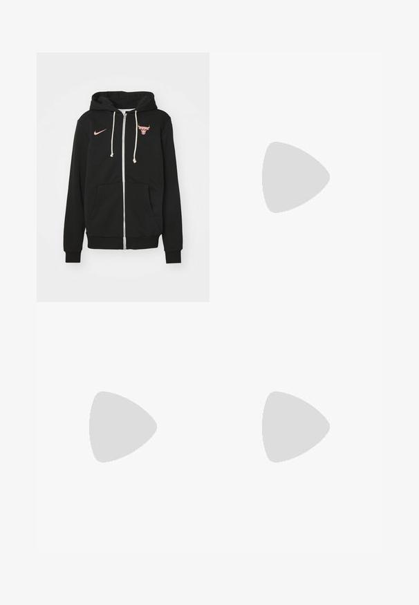 Nike Performance NBA CHICAGO BULLS FULL ZIP HOODY - Equipación de clubes - black/pale ivory/red stardust; Camiseta negra de manga corta de Nike hecha de tela suave, con un logo de swoosh blanco en la parte superior izquierda y cuello cuadrado.; Pantalones deportivos negros hechos de tela ligera con una cinturilla elástica, puños en los tobillos y un discreto logo de Nike en el lado izquierdo.; Zapato deportivo negro con una parte superior de malla transpirable, acentos texturizados y una suela de goma ondulada. Presenta un logotipo reflectante y un sistema de cordones.