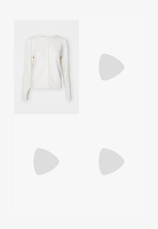 ONLY ONLKATIA PUFF CARDIGAN - Kardigán - whitecap gray melange; Svetlo béžové tričko s krátkym rukávom a okrúhlym výstrihom, vyrobené z jemnej, hladkej tkaniny. Má voľný strih a rovný lem.; Široké nohavice z krémovej látky s hladkou textúrou, s jedným predným gombíkom, jemnými skladmi a vysokým pásom.; Biele sandále na vysokom opätku s hrubým podpätkom, s pruhovaným dizajnom a viazaním na členku. Hladký povrch s platformou vpredu pre zvýšenú výšku.