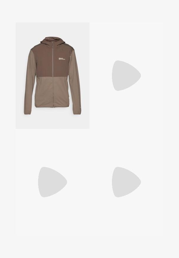 Hnedá bundu na zips s kapucňou, ktorá má kontrastné farebné panely, hladkú textúru a malé logo na hrudi.; Čierne športové tričko s krátkym rukávom z texturovanej látky, s bielym logom na ľavej hrudi a rovným lemom.; Čierne športové nohavice vyrobené z ľahkej tkaniny, s elastickým pásom na šnurovanie, bočnými vreckami a zúženými manžetami na členkoch.; Čierne trailové behacie topánky s štruktúrovaným zvrškom, gumovou podrážkou a vystuženou špičkou. Obsahuje polstrovaný golier a úchyt na jednoduché obúvanie.