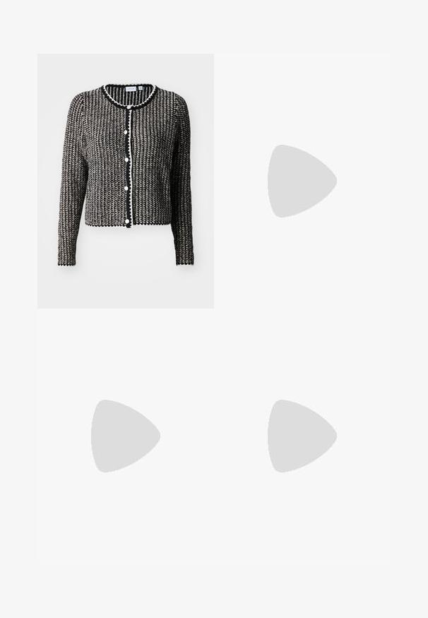 Cárdigan de punto con un patrón en blanco y negro, escote redondo, cierre de botones y adornos decorativos en los bordes.; Camiseta negra de manga corta hecha de algodón suave. Presenta un escote redondo y un diseño ajustado. Textura lisa sin patrones ni acentos.; Pantalones de imitación de cuero negros de cintura alta y pierna ancha con botón frontal, cierre de cremallera, pasadores para cinturón y bolsillos laterales sobre fondo blanco.; Zapato de tacón puntiagudo de cuero negro con tira en el tobillo y tacón ancho. Textura plana, diseño elegante y estética minimalista.