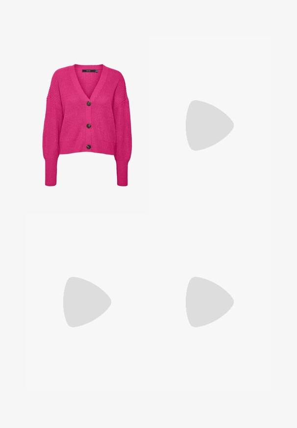 Vero Moda VMLEA V NECK CUFF - Kardigan - pink yarrow; Bílý krátký rukáv tričko vyrobené z hladkého materiálu, s kulatým výstřihem a jemnými švy na lemu.; Světle růžové žebrované legíny se širokým pasem, zdobené křížovým vzorem a zesíleným šitím podél nohavic pro zvýšení odolnosti.; Růžové semišové tenisky s modrými koženými akcenty, třemi modrými pruhy a gumovou podrážkou. Navrženy s kulatou špičkou a zavazováním v přední části.