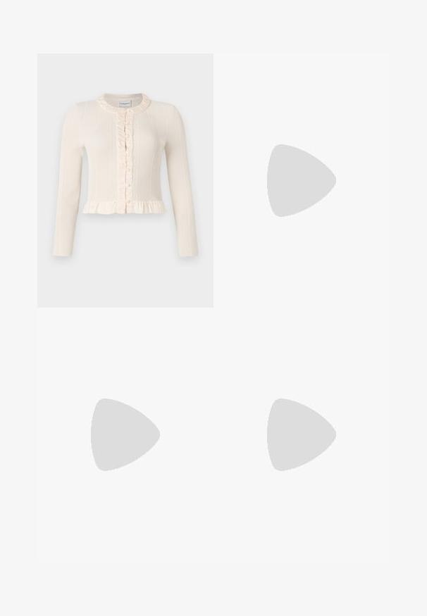Cardigan a coste crema con maniche lunghe, colletto arricciato e chiusura con bottoni. Presenta un orlo a peplo per un tocco di texture e dettagli in più.; FRAME LACE UP - T-shirt basic - off white; Pantaloni larghi marroni realizzati in tessuto leggero, con vita elastica, coulisse, tasche laterali e dettagli con zip sul fondo.; Mocassini neri in pelle con un motivo cucito, texture liscia, dettaglio con fibbia dorata e punta arrotondata, posizionati su una suola bassa nera.