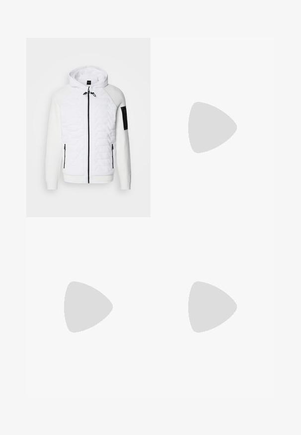 BOSS MARTIC - Cardigan - white; Hvit bomulls T-skjorte med rund hals, korte ermer og en liten grønn brodert logo på brystet. Klassisk rett passform.; Blå denimjeans med rett ben-design, med en falmet vask, fem lommer og en knapp-og-glidelås lukking i livet.; Hvite lær sneakers med perforert tåboks, flate snørebånd og polstret krage. Har preget logo på siden og strukturert gummisåle.