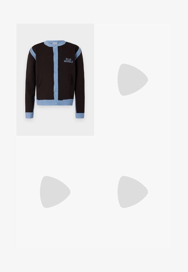 Cardigan negru cu accente albastre, prezentând o închidere cu nasturi și buzunare. Logo-ul "BLUE MARBLE" este brodat în albastru pe piept.; Top tricotat fără mâneci, de culoare neagră, cu un grafic colorat de fluture în roșu, albastru și alb pe partea stângă; design cu guler în V și tiv reiat.; Cămașă albă cu mânecă lungă, din bumbac, prevăzută cu un buzunar pe piept cu broderie tonală, guler și manșete cu buton.; Jeans negri din denim cu un design drept, dotate cu un închidere cu nasture în față, stil cu cinci buzunare și un singur buzunar din spate pe partea dreaptă.; Adidași albi și negri, cu un superior din piele netedă, accente texturate și o talpă albă groasă. Prezintă un design clasic cu șireturi.