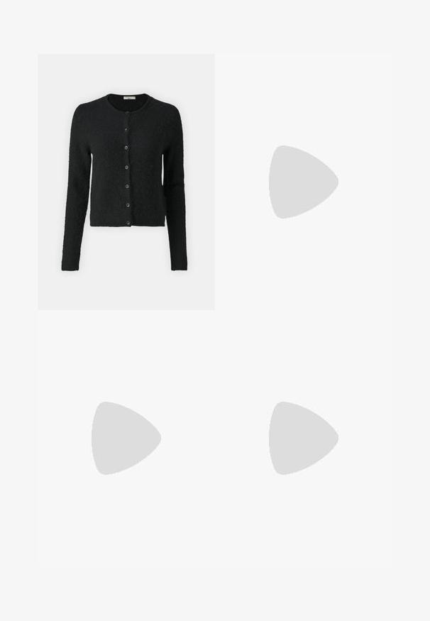 Μαύρο μακρυμάνικο κάρντιγκαν κατασκευασμένο από μαλακό, φουντωτό υλικό. Διαθέτει στρογγυλή λαιμόκοψη, μπροστινό κλείσιμο με κουμπιά και κοντό σχέδιο.; Even&Odd Petite 2 PACK - Μπλούζα - light grey/black; Even&Odd Petite Παντελόνι - beige; Μαύρα καμβά παπούτσια με λευκή καουτσούκ σόλα, στρογγυλή μύτη, χαμηλό σχέδιο, μεταλλικά μάτια και υφασμάτινη μύτη. Λεπτ�ή μαύρη ρίγα κατά μήκος της σόλας.