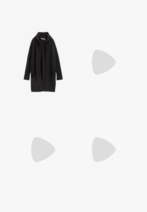 Mörkgrå ullcardigan med öppen front, långa ärmar och två framfickor; har ribbat mönster längs kanterna.; Vit skräddarsydd topp i ribbat tyg med korta ärmar och rynkade detaljer på sidorna för textur och form.; Vita högmidjade jeans med vida ben, tillverkade av denim; har fem fickor, kopparnitar och dragkedjeöppning.; Vita sneakers med nätmaterial, gummisula, snörningsfri design med elastiska band och guldfärgade detaljer.