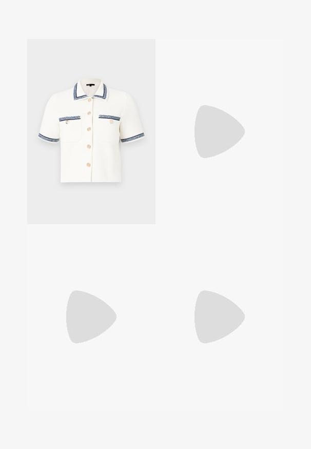 Camicia a maniche corte con bottoni in tessuto bianco con accenti blu e due tasche frontali. Presenta un design testurizzato e colletto rotondo.; Canotta bianca lavorata a maglia con scollo quadrato, spalline larghe e vestibilità rilassata, caratterizzata da una superficie liscia e priva di fantasie.; Maje PILAILLE - Pantaloni - noir; Scarpa flat in vernice nera con punta quadrata, cinturino alla caviglia con hardware in argento e suola piatta. Texture liscia con design minimalista.; Borsa a tracolla in pelle nera con dettagli a frangia, catena dorata e manico ritagliato. Presenta il logo sulla parte anteriore.