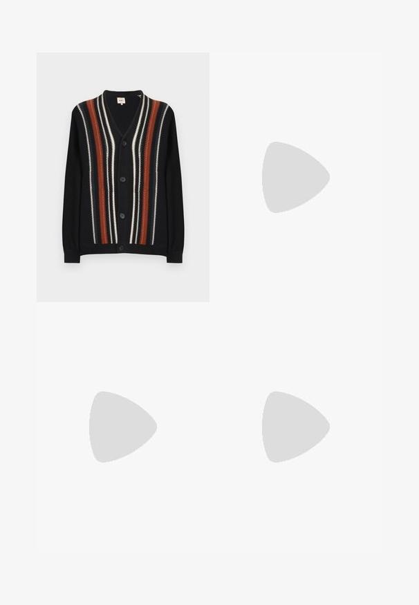 Cardigan negru cu decolteu în V, având dungi verticale în roșu, alb și bej. Cinci nasturi în față, cu mansete și tiv ribbate.; Tricou negru dintr-un material fin, cu guler rotund, având trei dungi verzi pe umeri și un mic logo verde pe piept.; Pantaloni atletici negri cu talie elastică, având dungi albe pe laterale și un mic logo. Materialul pare moale și ușor.; Tenisi negri din suede cu accente galbene, având trei dungi și o talpă din cauciuc maroniu. Include un limba căptușită pentru confort.