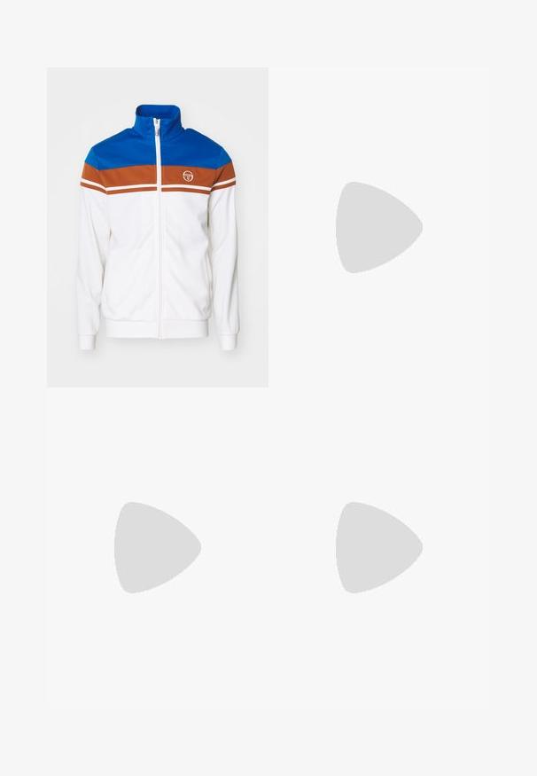 Chaqueta blanca con cremallera, con una sección superior azul, una franja media marrón y franjas de acento blancas. Presenta un cuello alto y un logotipo.; Tres camisetas sin mangas de algodón de color blanco con canalé. Cuentan con cuello redondo y pequeñas etiquetas negras cerca del dobladillo. Disponibles en múltiples tamaños.; Pantalones negros de cintura elástica con corte recto, confeccionados en tela suave, que cuentan con puños elásticos en los tobillos y sin bolsillos visibles.; Zapatillas deportivas negras con parte superior texturizada, logo de swoosh blanco, talón acolchado y suela blanca contrastante con un patrón en zigzag.