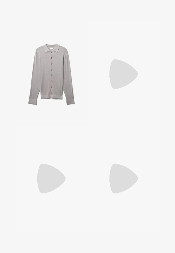 Hellgrauer, geknöpfter Cardigan aus weichem Strickstoff, mit flachem Kragen, langen Ärmeln und dunklen Knöpfen, die entlang der Vorderseite angeordnet sind.; Weißes Langarmhemd mit dünnen vertikalen Streifen. Mit Knopfleiste, einer Brusttasche und einem weichen, strukturierten Stoff für eine lockere Passform.; Dunkelblaue, gerade geschnittene Jeans aus Denim mit Knopf- und Reißverschluss vorne sowie fünf Taschen, vor einem weißen Hintergrund präsentiert.; Braune Leder-Clogs mit einem breiten Riemen und einer Kupferbuckle, ausgestattet mit einem strukturierten Korkfußbett und einer dicken schwarzen Gummisohle.; Schwarze rechteckige Sonnenbrille mit grünen Gläsern, ausgestattet mit goldenen Akzenten und einem dicken Kunststoffrahmen. Strukturierte Bügel für einen besseren Griff.