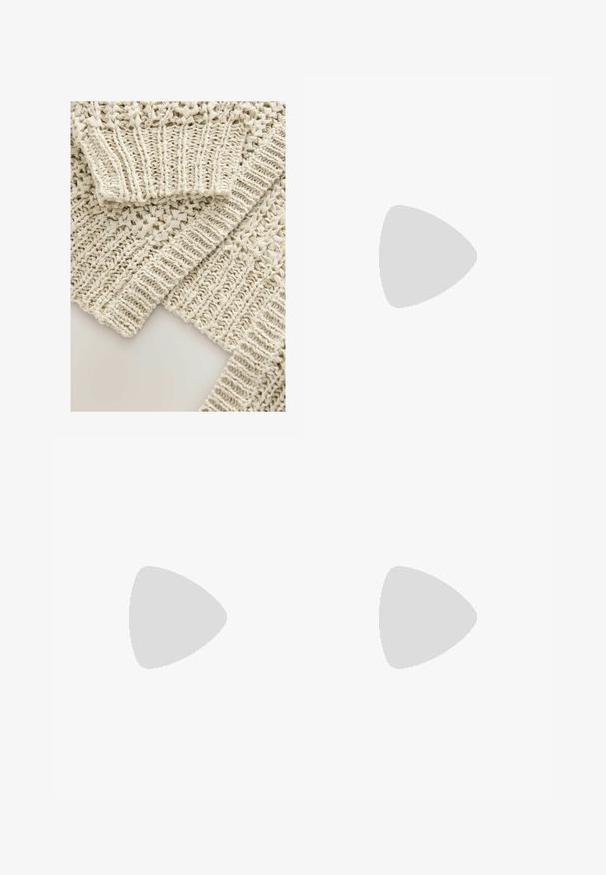 Tissu en tricot beige avec une trame ouverte complexe et des bords côtelés texturés. Présente une apparence douce et légère avec des motifs détaillés.; T-shirt court marron à manches courtes et col rond, présenté sur un fond blanc.; Pantalons larges marron avec une texture lisse, dotés d'une taille haute et de plis à l'avant. Le tissu est léger et tombe de manière fluide.; Sandale en cuir marron avec des brides entrecroisées, une fermeture à boucle à la cheville et une semelle plate avec des détails de couture minimaux.; Sac en cuir marron avec un haut froncé et une bandoulière en chaîne. Texture lisse avec une finition brillante et des coutures subtiles sur les côtés.