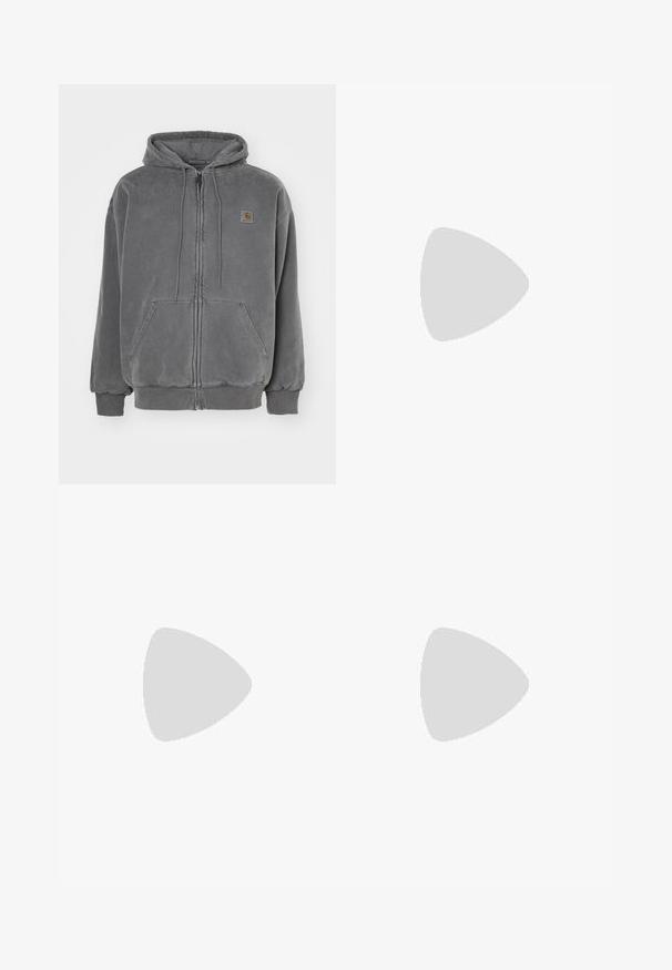 Carhartt WIP HOODED VISTA - Mikina so zipsom - graphite garment dyed; Biela dlhá bavlnená tričko s dlhým rukávom. Dizajn s okrúhlym výstrihom a rebrovanými manžetami, malá nášivka na ľavom rukáve. Hladká textura.; Svetlomodré denimové džínsy s rovnými nohavicami, s polovysokým pásom, piatimi vreckami a zapínaním na gombík a zips.; Čierne kožené tenisky s textúrovaným povrchom, biely Nike swoosh, šedá podrážka, okrúle špičky a šnurovací dizajn. Obsahuje perforácie na špičke.