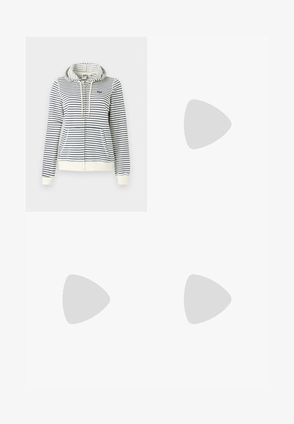 Sweatshirt à capuche rayé en crème et marine, avec une fermeture éclair, des poches avant et un petit logo en forme de cœur sur la poitrine. Matière en coton.; Débardeur blanc sans manches en tissu côtelé, doté d'un col rond et d'une silhouette ajustée, avec des coutures minimales et sans ornements.; Jean large en denim bleu clair, avec taille haute, design à cinq poches, et finition délavée avec des détails de frottement subtils.; Baskets en daim et cuir noir avec un swoosh latéral crème et un talon crème clair. Dotées de lacets beige et d'une semelle en caoutchouc gomme.