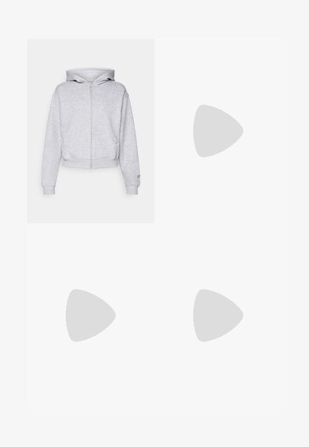 Fabletics COZY FULL ZIP HOODIE - Mikina so zipsom - classic grey heather; Čierny bezrukávový športový top s okrúhlym výstrihom, vyrobený z hladkého a elastického materiálu. Obsahuje malé logo na pravom dolnom rohu.; Biele športové šortky s čiernym logom Under Armour na páse. Majú vrstvený dizajn s vnútornou podšívkou a bočnými rozparkami pre väčšiu mobilitu.; Biele atletické topánky s textúrovaným pleteným zvrškom, hladkou bielou medzipodrážkou a gumovou podrážkou s jemným vzorom.