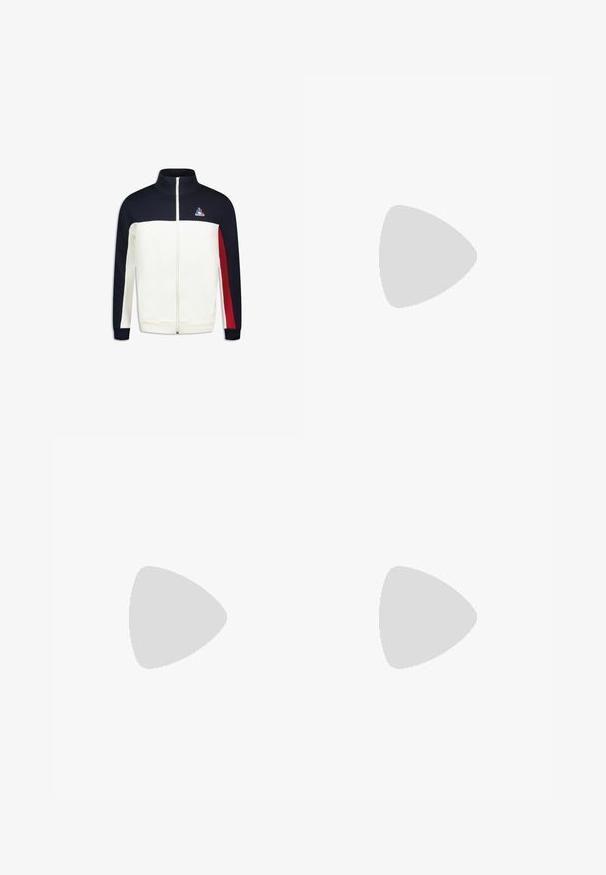 Giacca con zip, corpo bianco, maniche blu navy e dettagli rossi. Presenta un colletto alto e un logo sul petto. Realizzata in morbido tessuto.; T-shirt bianco di cotone con maniche corte, collo rotondo e un piccolo logo "NB" nero sul lato sinistro del petto. Texture liscia, vestibilità rilassata.; Pantaloni cargo bianchi in cotone con vestibilità rilassata. Tra le caratteristiche ci sono tasche frontali, dettagli in metallo dorato e sezioni rinforzate sulle ginocchia.; Sneaker nera con parte superiore in camoscio e rete, suola spessa e logo 'N' prominente di lato. Design testurizzato con chiusura a lacci.