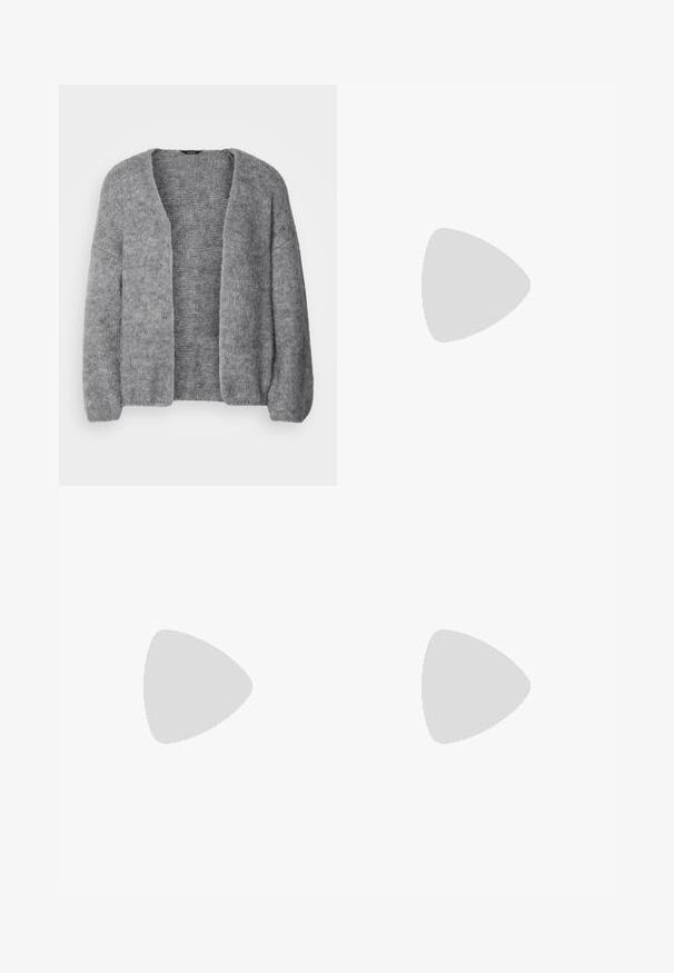 Lindex CARDIGAN VANESSA - Kardigan - grey; Asymetrický bílý top na ramínko s jedním ramínkem, vyrobený z hladkého materiálu, s přiléhavým střihem a čistými okraji.; Satinová modrá midi sukně s hladkým, lesklým povrchem. Rozšířená silueta, lem se jemně zakřivuje, což zvýrazňuje její plynulý design.; Bílé sandály na vysokém podpatku s tenkým páskem kolem kotníku, plochou špičkou, texturovaným předním dílem s nařasenými detaily.