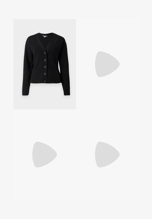 Svart långärmad knapplös cardigan med V-ringning och ribbade manschetter, visad mot en enkel vit bakgrund.; Två ärmlösa ribbade polotröjor i svart och vitt, med en figursydd design och slät textur, i en kortad längd.; Svarta vida byxor i lätt material, med knappstängning fram och platt front, samt väl sydda fållar.; Sportskor med överdel i vit läder, grå mocka på tårna och tre svarta ränder. Har en blå logotyp på tungan och en texturerad gummisula.