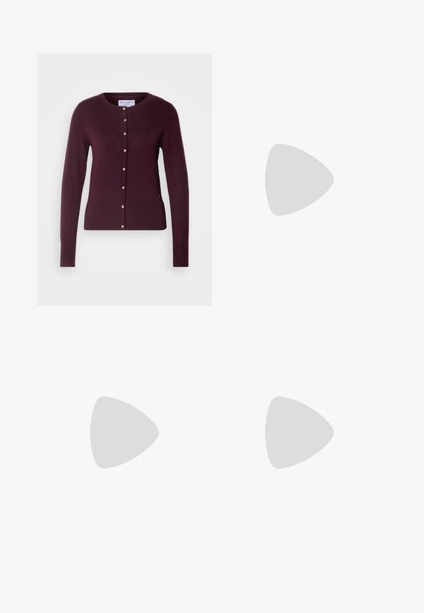 Lindex ANNA - Cardigan - dark lilac; Top in cotone bianco a spalla larga con spalline sottili. Tessuto liscio senza motivi visibili o decorazioni.; Pantaloni a gamba larga di colore blu navy, realizzati in tessuto leggero. Presentano una superficie leggermente texture, una vita elastica e cuciture frontali.; Sneaker bianca in pelle con finitura liscia, dettagli in suede beige, punta rotonda, design con stringhe piatte e suola in gomma testurizzata.