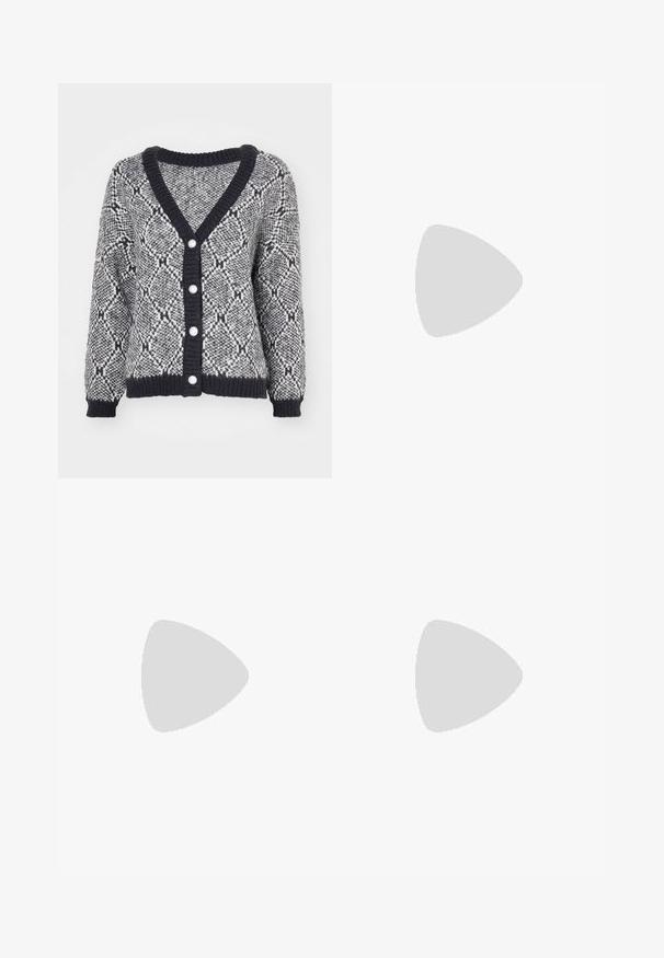 Grå og svart mønstret cardigan med V-hals, ribbede mansjetter og fem dekorative knapper foran. Tjukk strikket tekstur.; Sett med tre kortermede t-skjorter i svart, grått og hvitt. Laget av bomull, med rund hals og en enkel, ensfarget design.; Brune sporty bukser med ribbet tekstur, elastisk talje og turkise side striber. Har adidas-logoet på forsiden.; Brune suede atletik sko med rosa striper og logo, med en teksturert overdel, snøring og såle i gummigummi.