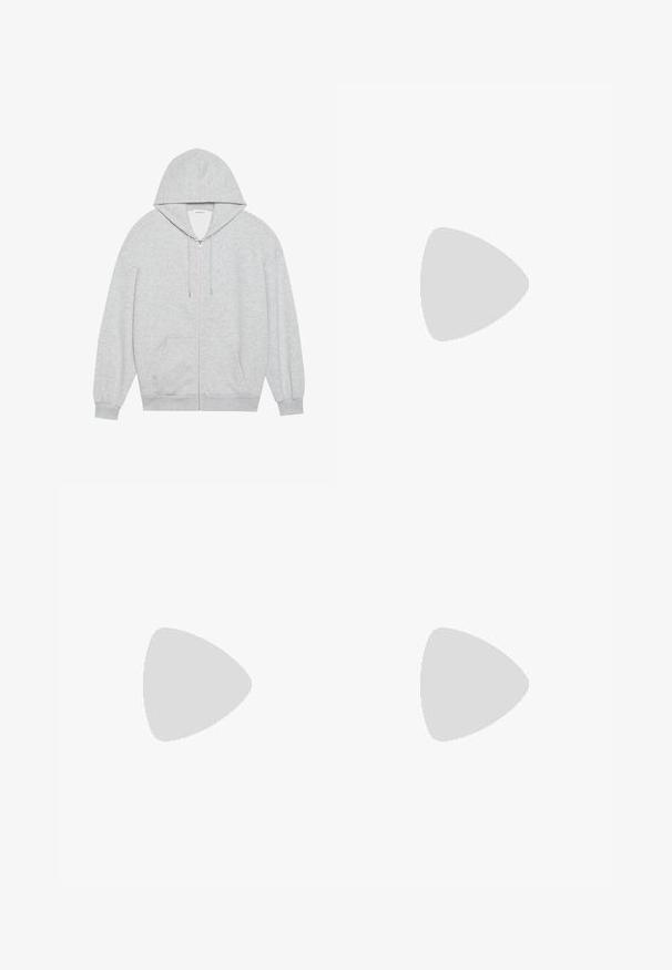 Sivá mikina na zips s veľkou kapucňou, dlhými rukávmi a prednými vreckami. Hladká textúra, uvoľnený strih a minimálne detaily.; Burgundská dlhá rukávová priliehavá blúzka s okrúhlym výstrihom a otvorom na palec, skombinovaná s bielymi nohavicami s vysokým pásom. Hladká tkanina a elastická štruktúra.; Svetlošedé tepláky s voľným strihom, elastickým pásom, šnúrkou a bočnými vreckami; vyrobené z mäkkej, štruktúrovanej látky.; Nike športová obuv v bielej a svetloružovej farbe. Má sieťovinový zvršok a charakteristickú zakrivenú podrážku s viditeľným vzduchovým odpružením.