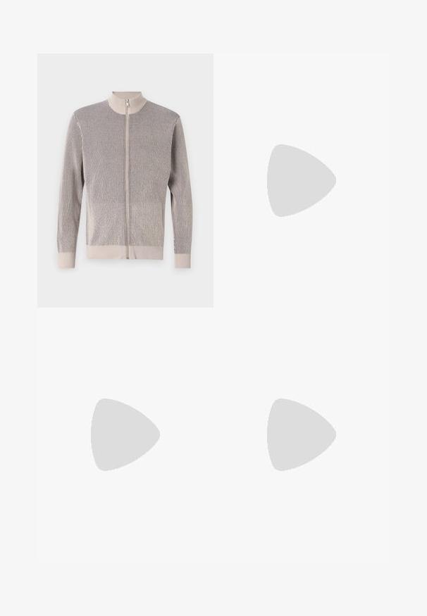 Zip-up cardigan i struktureret strikstof med høj krave, lange ærmer og et stribet mønster i beige og marineblå.; Sort kortærmet T-shirt lavet af ribbet stof, med en rund halsudskæring og en simpel, boksformet silhuet.; Sorte denimbukser med lige ben, fem lomme-design og knaplukning foran. Glat tekstur med minimale syninger.; Pier One UNISEX - Sneakers - black
