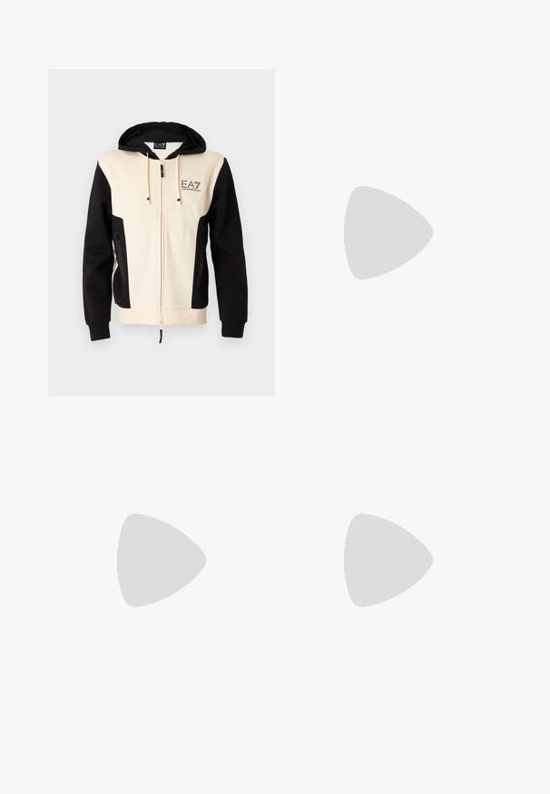 EA7 Emporio Armani FELPA - Felpa con zip - whitecap gray; T-shirt bianco in cotone con scollatura rotonda e maniche corte, con il logo oro EA7 Emporio Armani stampato sul fronte.; Pantaloni sportivi neri realizzati in tessuto morbido, con vita elastica e un piccolo logo EA7 giallo sulla parte bassa della gamba sinistra.; Sneaker in pelle bianca con una finitura liscia, punta rotonda, lacci piatti e suola testurizzata. Presenta un logo discreto sul tallone.
